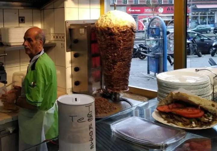 Co to kraftowy kebab? Poznaj jego wyjątkowe cechy i smak