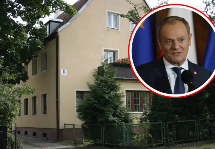 Dom, gdzie mieszka Tusk w Sopocie, z jego portretem w tle.