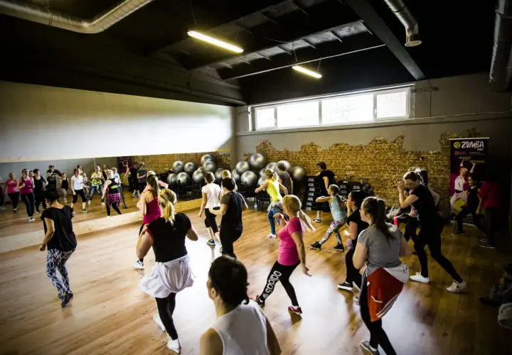 Powerfit Zawiercie: Czy to Twój idealny klub? Siłownia, Fitness, Squash