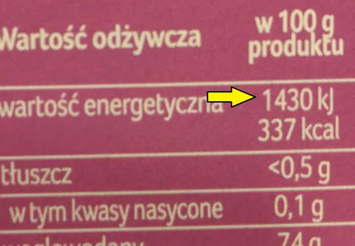Tabela wartości odżywczych pokazuje, że 100g produktu zawiera 1430 kj energii.