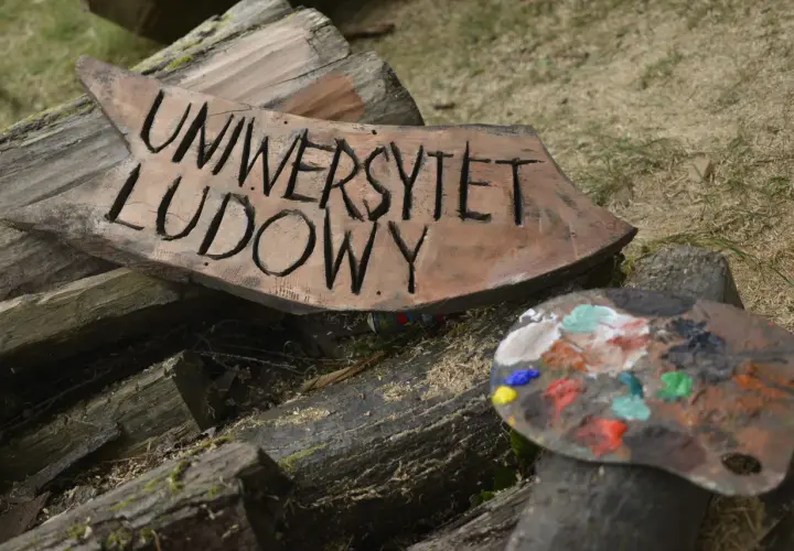 Uniwersytet ludowy rzemiosła artystycznego - poznaj unikalne kursy i tradycje