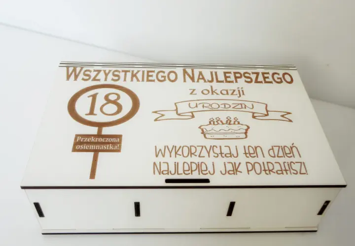 Prezent od chrzestnej na 18 urodziny. Wyjątkowe idee - dla dziewczyny lub chłopaka