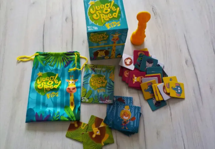 Zestaw gry Jungle Speed Kids z woreczkiem, kartami i totemem. Szybka gra dla dzieci w dżungli!