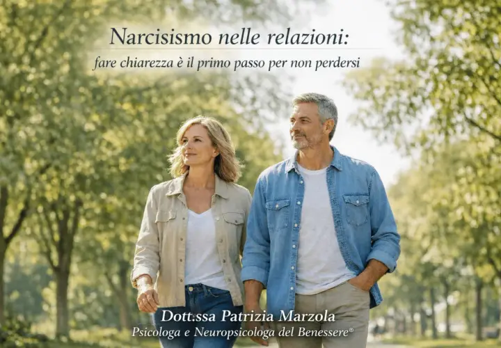 Coppia passeggia, affrontando il narcisista significato. Chiarezza nelle relazioni per non perdersi. Dott.ssa Patrizia Marzola.
