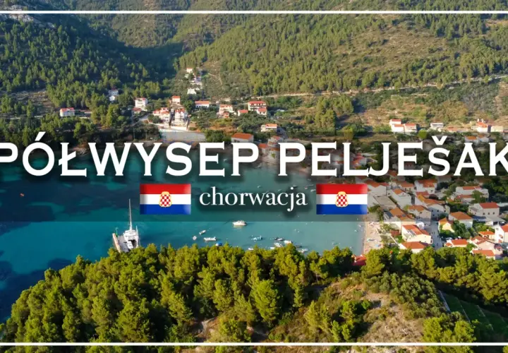 Widok na Półwysep Pelješac w Chorwacji, z malowniczą zatoką, łodziami i zielonymi wzgórzami.