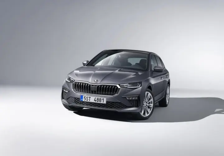 Szara Skoda Scala prezentuje się elegancko. Sprawdź atrakcyjną skoda scala cena i wybierz swój wymarzony samochód.