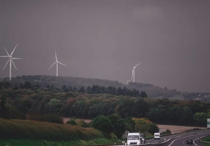 Ile metrów ma wiatrak energetyczny? Wysokość wiatraka prądotwórczego