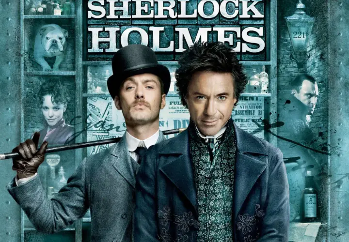 Sherlock Holmes e Watson, protagonisti del film in inglese britannico, posano con aria enigmatica. Sullo sfondo, un bulldog e una donna misteriosa.
