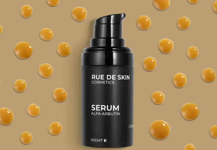 Serum z alfa-arbutyną od Rue de Skin. Składnik ten, arbutyna w kosmetyce, rozjaśnia skórę.