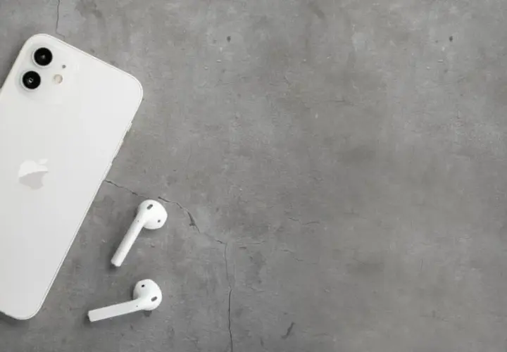Jak podłączyć słuchawki AirPods do iPhone - proste kroki i porady