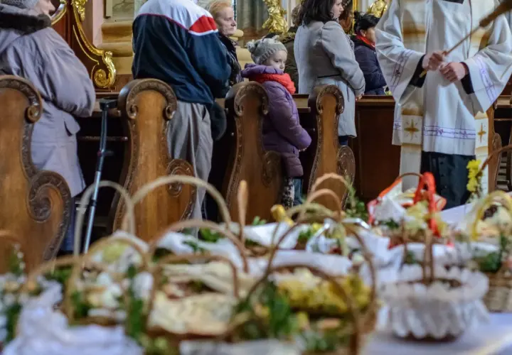 Ile dokładnie trwa msza w Wielką Sobotę? Sprawdź, jak zaplanować czas!