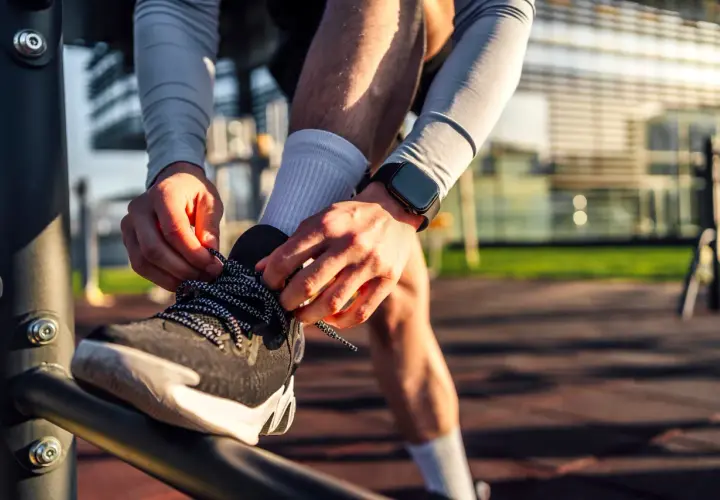 Las mejores zapatillas para correr hombre que transformarán tu rendimiento