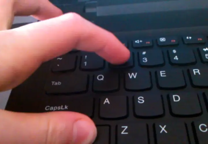 Jak się robi małpę na laptopie - proste sposoby na szybkie pisanie