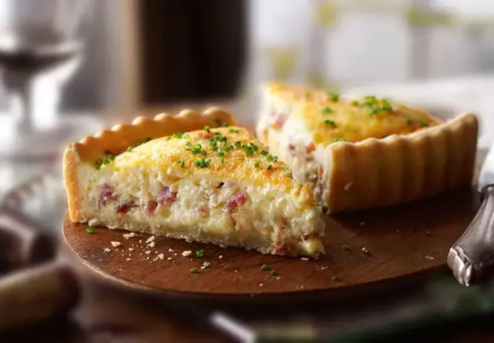 Najlepszy przepis na quiche lorraine, który zachwyci Twoich gości