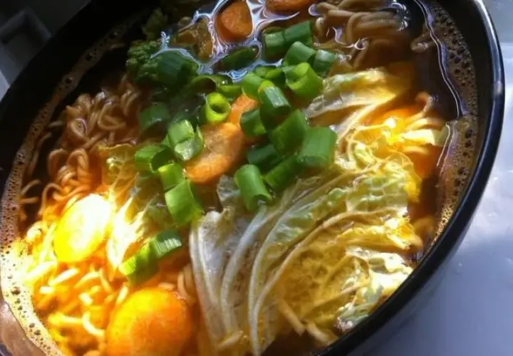 Ramen w domu: Odkryj sekrety 5 filarów smaku!