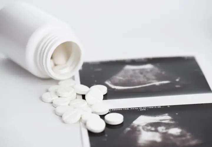 Skutki uboczne aborcji farmakologicznej: jakie są ryzyka i objawy?