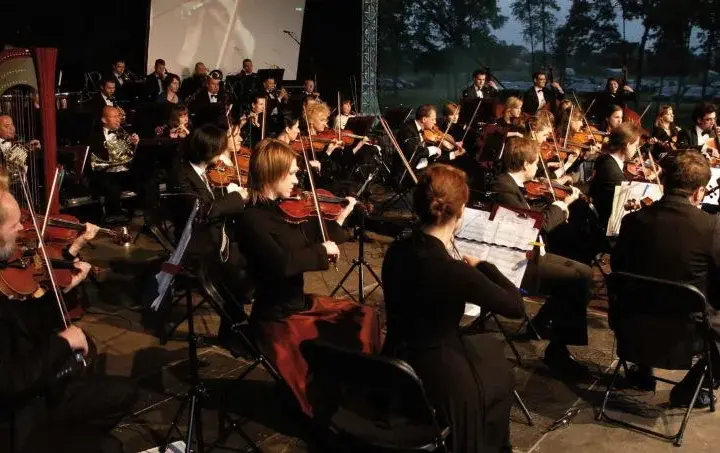 Królewska orkiestra symfoniczna przy pałacu w Wilanowie – historia i koncerty