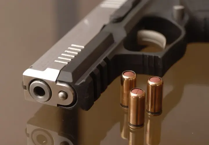 Pistolet gazowy w Polsce: legalność, pozwolenia, samoobrona