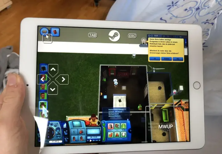 Gra w The Sims na telefonie przez Steam. Sterowanie na ekranie ułatwia grę, pokazując, jak grac w gry Steam na telefonie.