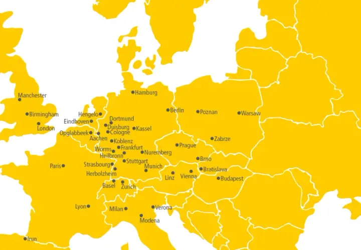 Karte Europas mit markierten DHL Freight Standorten in Städten wie London, Paris, Berlin, Wien und Budapest.