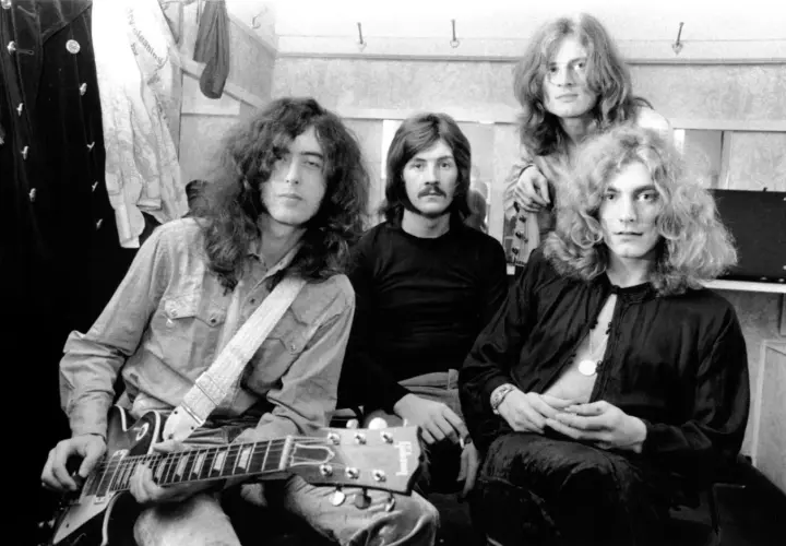 Jimmy Page z zespołem Led Zeppelin, gotowi do rock and rolla.