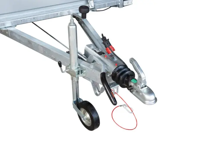 Metalowy dyszel przyczepy z mechanizmem hamulca najazdowego, podporą i kółkiem manewrowym.