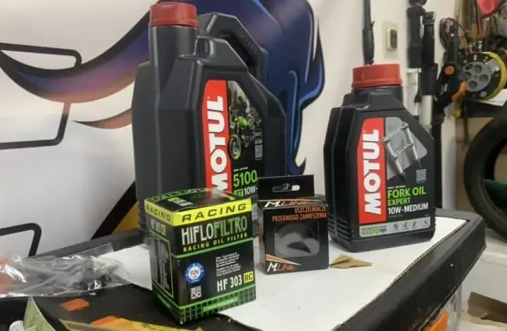 Motul 10W40 4T: 5100 vs 7100. Który olej do Twojego motocykla?