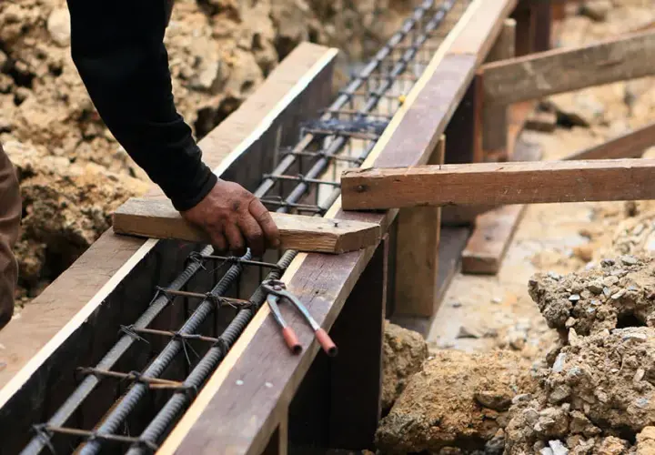 Jaki cement na fundament: wybierz najlepszy materiał dla swojego domu