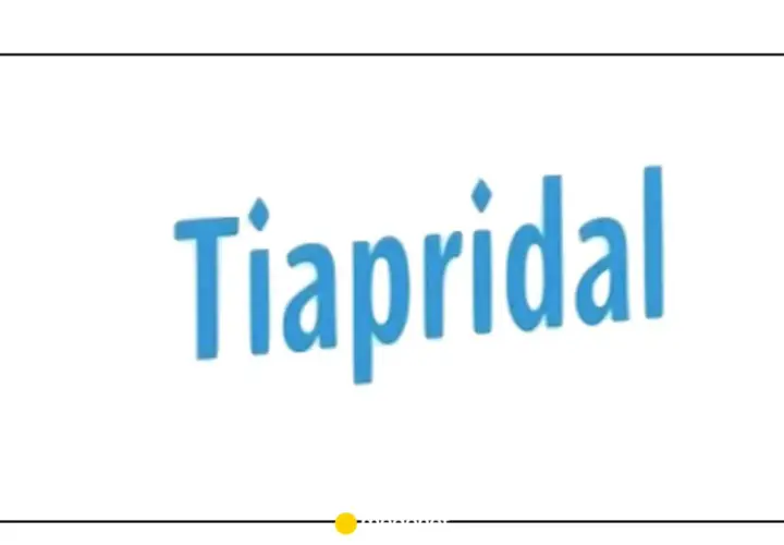 Niebieski napis Tiapridal na białym tle.