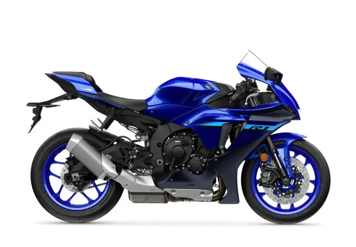 Niebieski motocykl sportowy Yamaha R1 2015 z ostrymi liniami i agresywnym wyglądem, gotowy na tor.