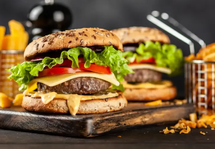 Jakie mięso na burgery? Wybierz idealne i zrób burgera marzeń!