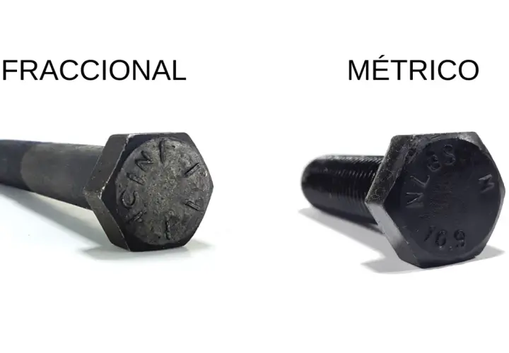 Dos tornillos, uno fraccional y otro métrico, muestran la dureza de sus materiales.