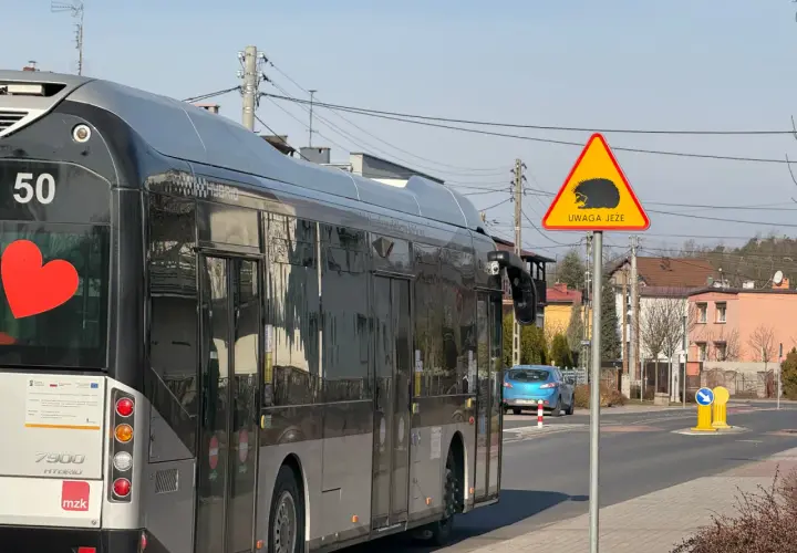 Znaki drogowe na osiedlu: Uniknij kary, postaw je legalnie!