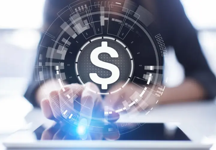 Une main touche un écran affichant un symbole dollar au centre d'une interface numérique futuriste, évoquant la gestion financière sur vm azure.