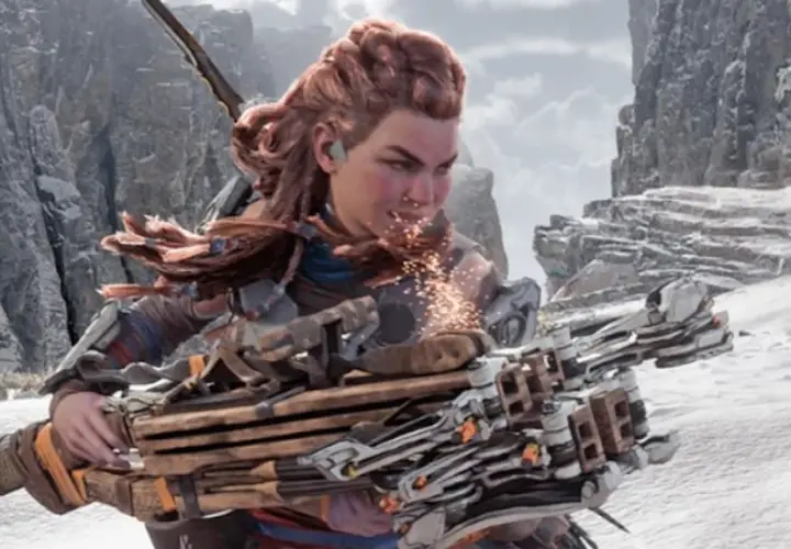 Aloy z Horizon Forbidden West z najlepszą bronią, gotowa do walki w śnieżnym krajobrazie.