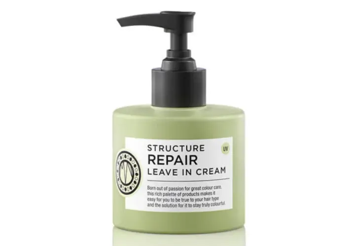 En ljusgrön flaska med pumpdispenser, märkning "Structure Repair Leave In Cream" för torrt hår.