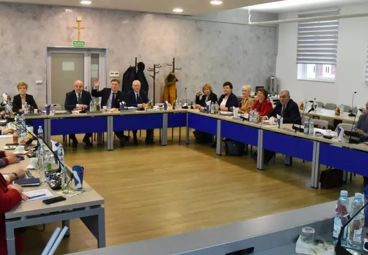 Ile zarabia radny osiedla we Wrocławiu? Zaskakujące kwoty i fakty