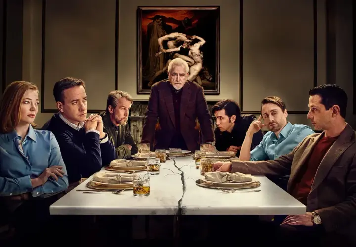 La famiglia Roy a tavola, un'immagine che riassume le recensioni di Succession: dramma, potere e tensioni.