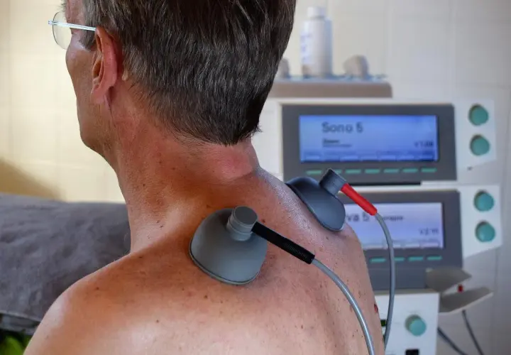 Rehabilitacja ultradźwięki na czym polega i jak przynosi ulgę w bólu
