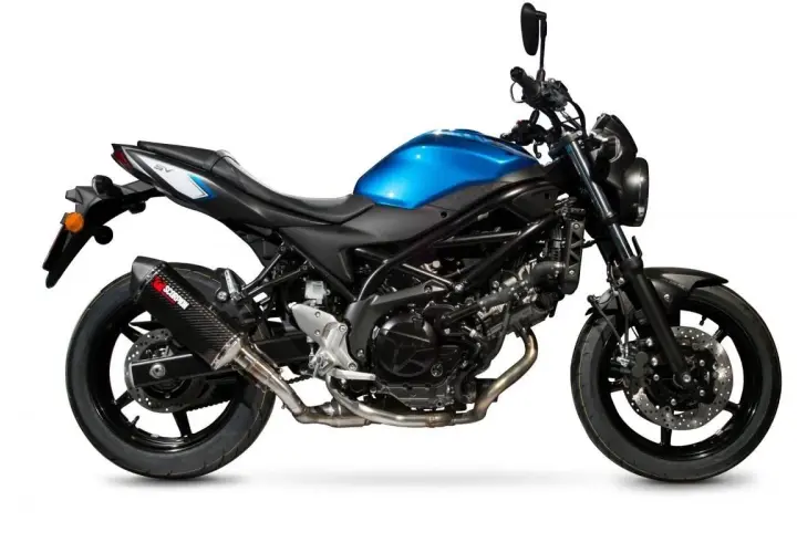 Motocicleta azul con escape Scorpion, lista para pasar la ITV cumpliendo la normativa itv escapes.