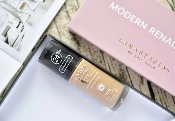 Revlon Colorstay 150 Buff/Chamois, idealny dla cery mieszanej/tłustej. Jak dobrać kolor? Ten odcień jest świetnym punktem wyjścia.