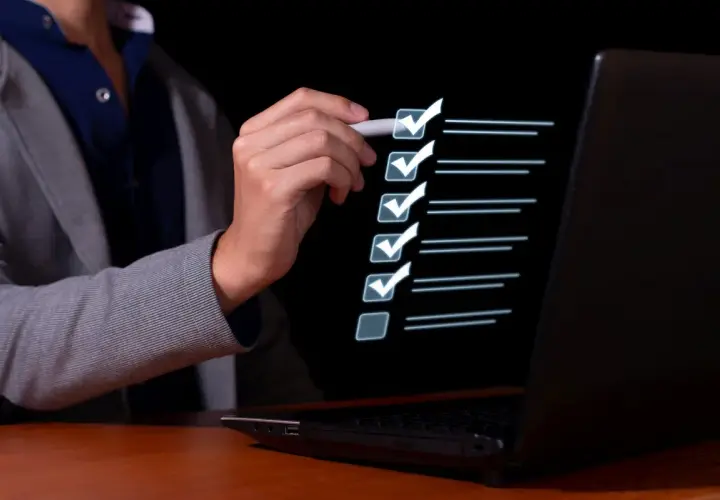 Ile za laptopa w lombardzie? Wycena, czynniki, jak sprzedać najtaniej?