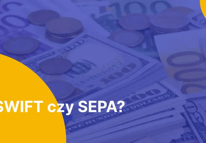 Stos banknotów i monet. Tekst: SWIFT czy SEPA? Dowiedz się, swift co to jest i jak działa.