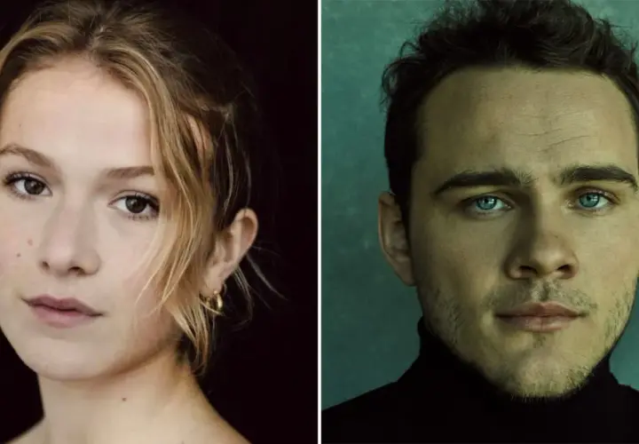 Zbliżenie na twarze młodej kobiety z blond włosami i mężczyzny o niebieskich oczach. To prawdopodobnie obsada filmu "It Ends With Us".