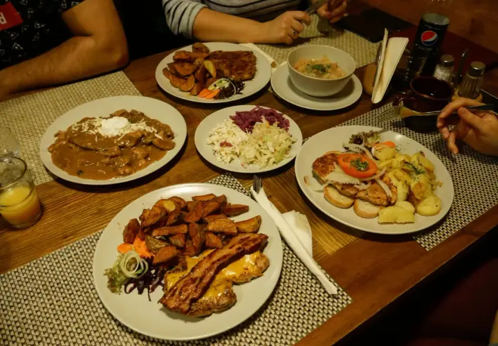Bacówka u Józka Łódź: Czy to Twój góralski raj? Menu, ceny, tor!