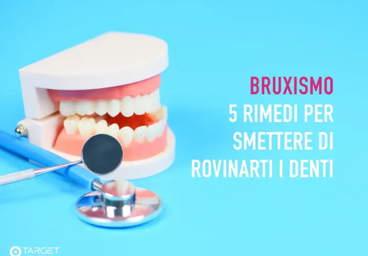 Modello di denti e strumenti dentistici. Il bruxismo, o stringere i denti, ha cause psicologiche.