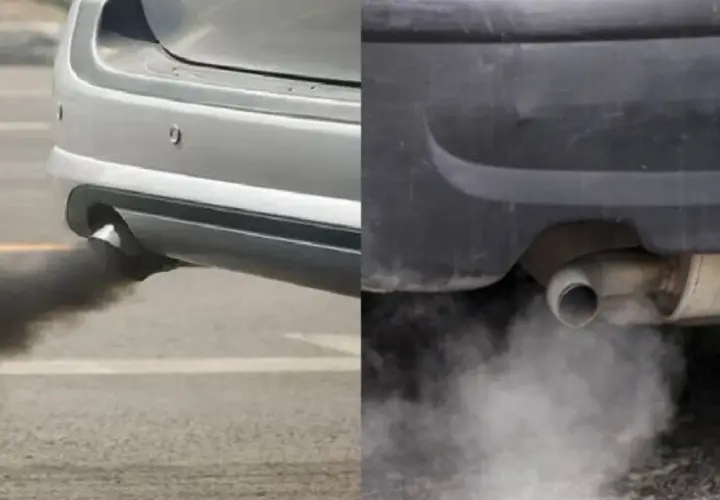Fumo bianco dallo scarico e puzza di bruciato: due auto inquinano l'aria con emissioni nocive.
