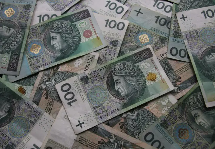 Urwany guzik w kanapie? Napraw go sam! Oszczędź czas i pieniądze