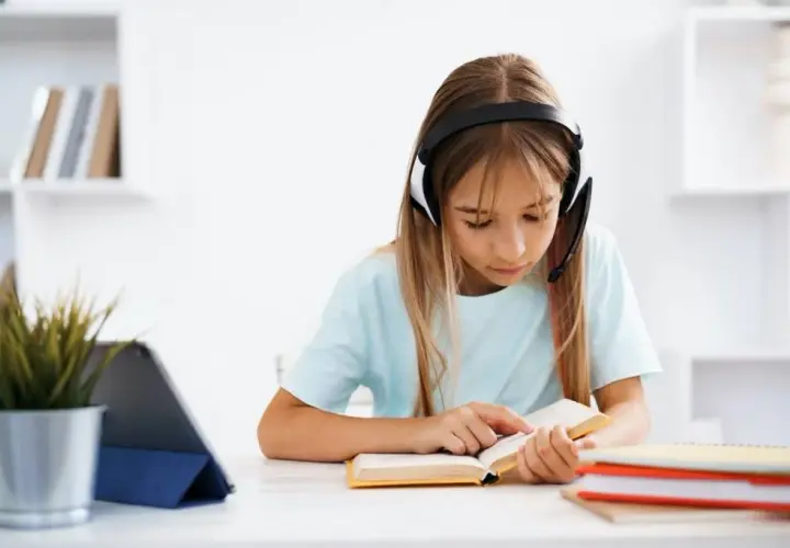 Czy szkoła w chmurze jest płatna? Sprawdź koszty i korzyści platformy edukacyjnej