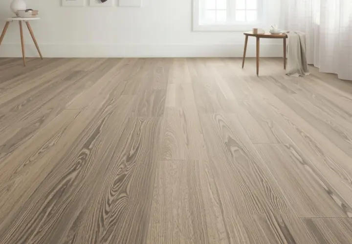 Pavimenti in legno con venature evidenti, un'ottima scelta per la posa di un nuovo pavimento.